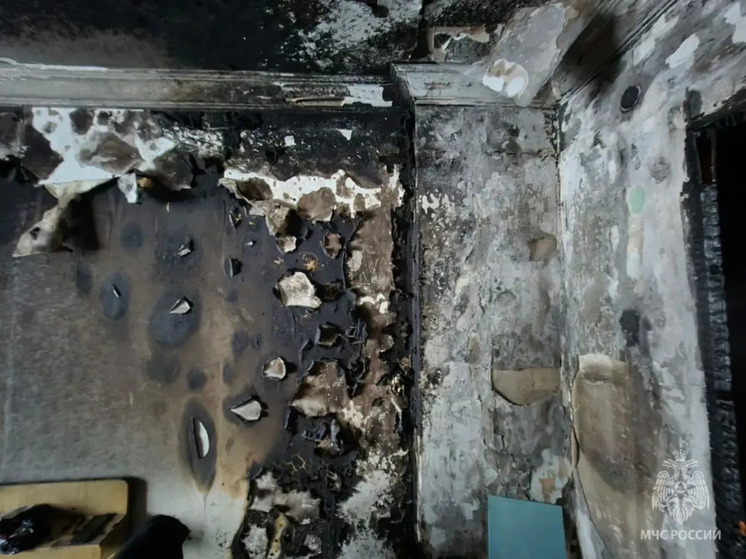 Пять человек спасены при пожаре в четырехэтажном доме в Ангарске