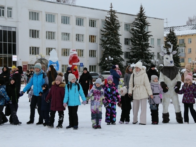 На центральной площади Мирного прошло мероприятие «Елочка, зажгись!»