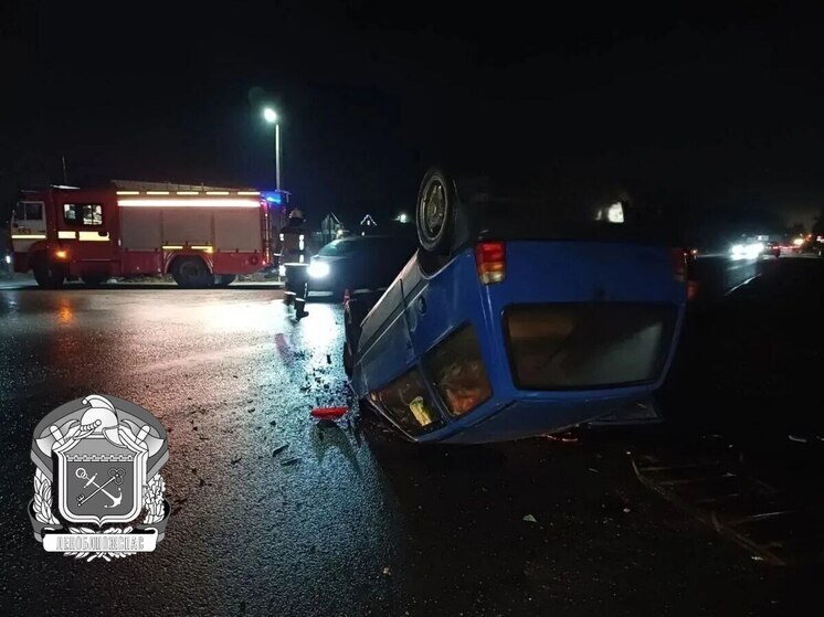 «Ока» перевернулась после столкновения с иномаркой в Ленобласти