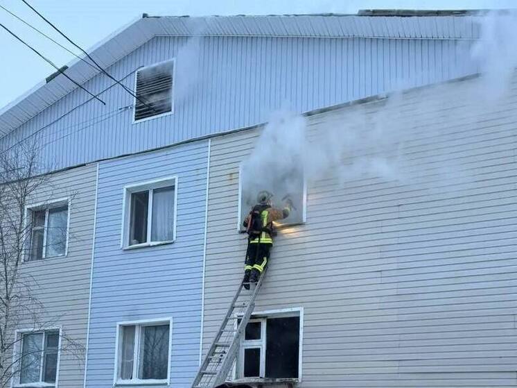 В Салехарде пожар в многоквартирном доме унес жизнь женщины