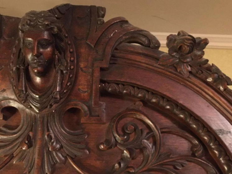 Антикварные сокровища: что необычного продают в Ростове