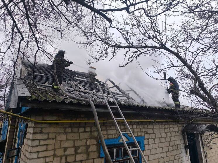 В Запорожской области из-за атаки украинского БПЛА загорелся дом