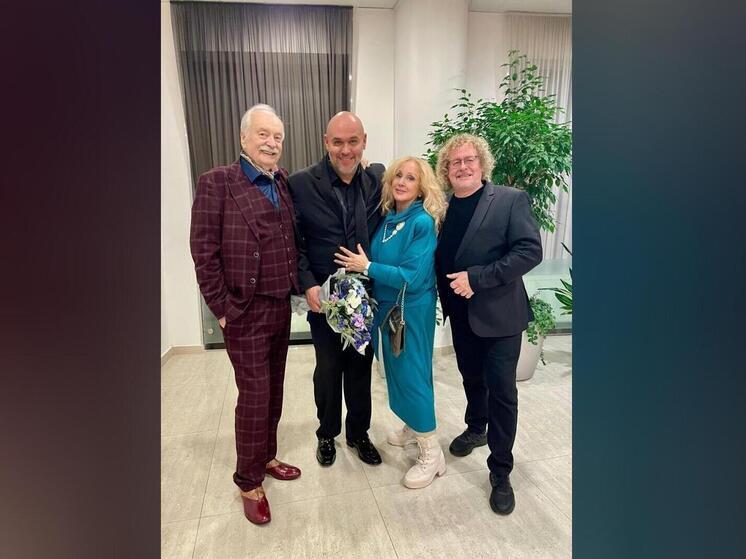 Театральный мир и шоу-бизнес глубоко переживает уход поэта и драматурга Николая Денисова