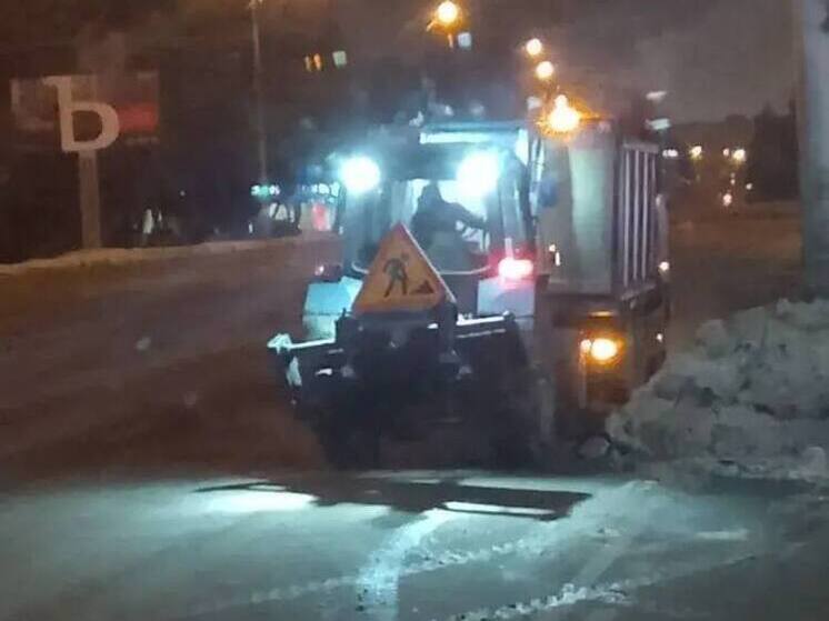 Улицы Пензы освобождают от снега и льда