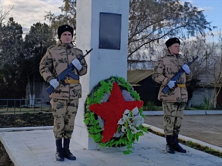 В Крыму росгвардейцы почтили память Героя Советского Союза Дмитрия Челядинова