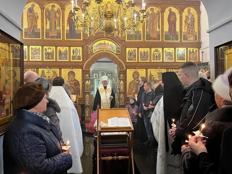 Митрополит Марк провёл разрешительную молитву на отпевании Татьяны Синельниковой