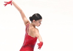 Аделия Петросян стала трехкратной чемпионкой России по фигурному катанию: фото турнира в Санкт-Петербурге