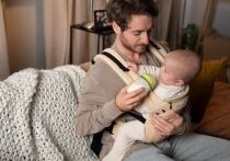 Готовность взять отпуск по уходу за ребенком выразила почти треть состоящих в браке российских мужчин