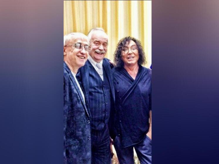 Ушедший из жизни в день Николая Чудотворца поэт и драматург Николай Денисов получил самую широкую популярность и стал любим как поэт-песенник, создавший множество хитов для Валерия Леонтьева