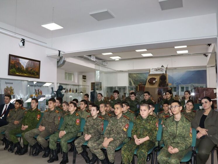 Молодёжи в Махачкале рассказали об истории образования российских спецслужб