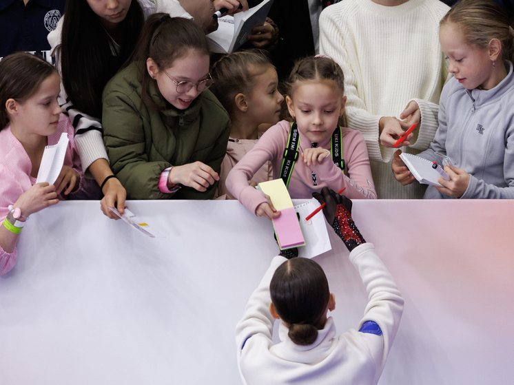 После разрыва с Плющенко Елена Костылева перешла к тренеру Софье Федченко