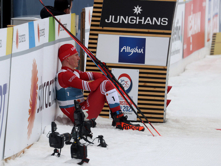 В Ижевске 20–21 декабря 2025 года прошёл четвёртый этап Кубка России по лыжным гонкам. Сергей Ардашев (Республика Татарстан) выиграл индивидуальную гонку на 20 км классическим стилем, показав время 50:41,9. Вторым стал Илья Семиков (+17,2), третьим — Алексей Червоткин (+34,3). Александр Большунов финишировал пятым (+39,8). Накануне, в спринте, победу одержал Александр Терентьев, Большунов — четвёртый. После спринта он отказался от интервью, выразив критику в адрес ряда журналистов.