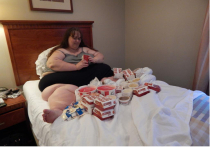 Все мы когда-то были детьми и приезжали в гости к бабушкам, а те, памятуя тяжкие времена, которые им пришлось пережить, закармливали дорогих внучат разными вкусностями, пока «живот не лопнет»