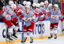 20 декабря 2025 года «Спартак» во второй раз в сезоне обыграл СКА (2:1) в Санкт-Петербурге. Шайбы гостей забили Иван Воробьёв (первый за клуб) и Михаил Мальцев, у СКА отличился Рокко Гримальди. Ключевую роль сыграли эпизоды с участием Валентина Зыкова — спасение и удаление, приведшее к голу в большинстве. Победа прервала серию из трёх поражений и вывела «Спартак» на седьмое место в Западной конференции.