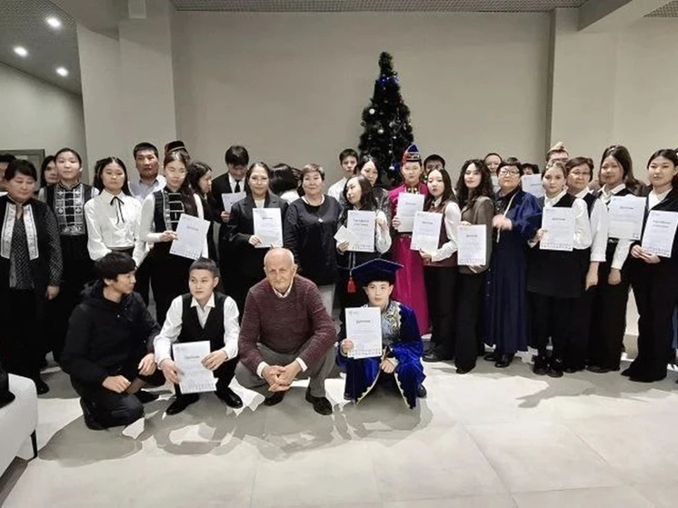 В Элисте почтили память писателя Анджи Тачиева