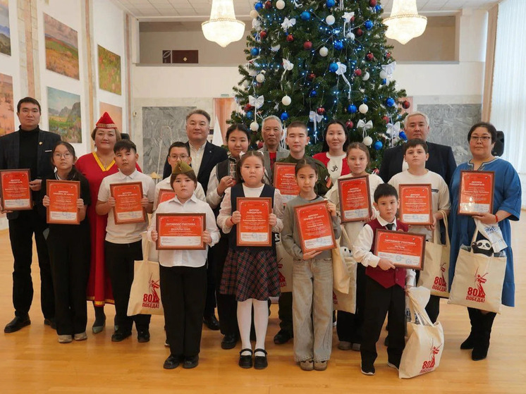 В Элисте наградили лучших чтецов