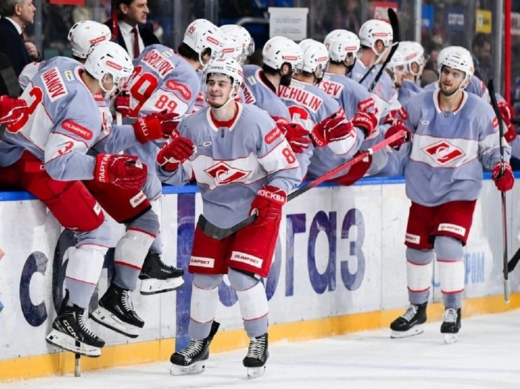 20 декабря 2025 года «Спартак» во второй раз в сезоне обыграл СКА (2:1) в Санкт-Петербурге. Шайбы гостей забили Иван Воробьёв (первый за клуб) и Михаил Мальцев, у СКА отличился Рокко Гримальди. Ключевую роль сыграли эпизоды с участием Валентина Зыкова — спасение и удаление, приведшее к голу в большинстве. Победа прервала серию из трёх поражений и вывела «Спартак» на седьмое место в Западной конференции.