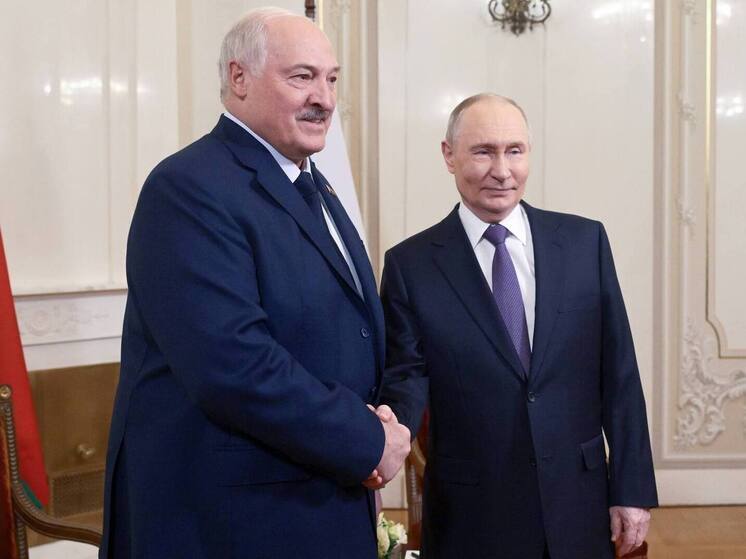 Путин встретился с Лукашенко в Петербурге перед ЕАЭС