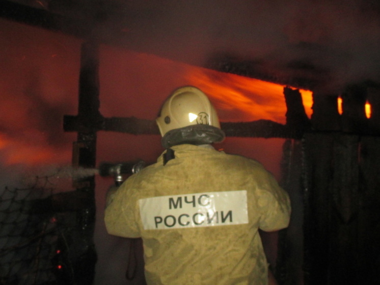 В Каменском районе Воронежской области пожар уничтожил жилой дом