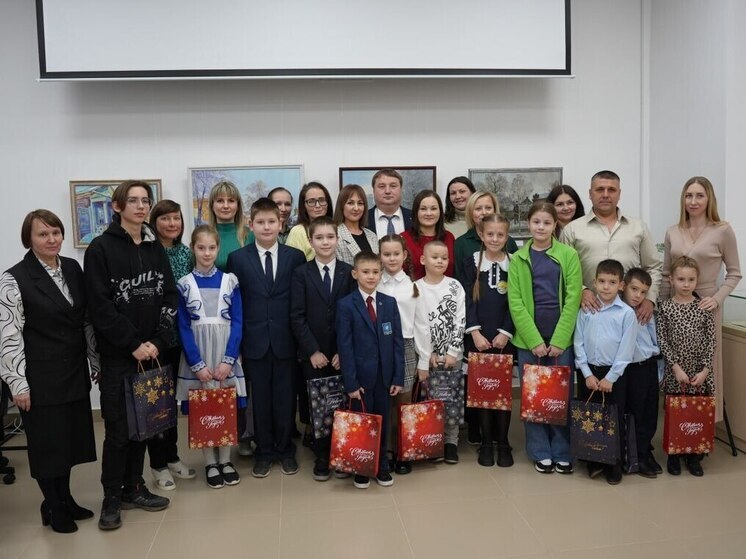 В библиотеке №1, обновлённой в рамках президентского нацпроекта «Семья», прошла встреча главы города Ульяновска Александра Болдакина с победителями конкурсов городских библиотек