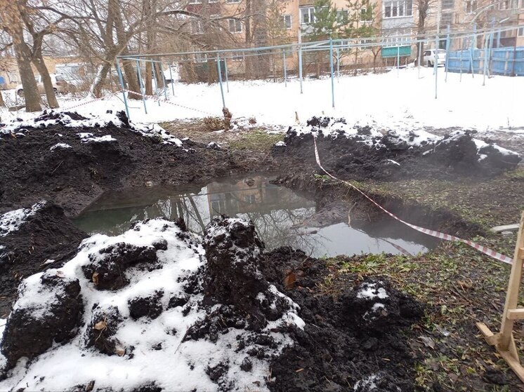 На улице Вяземской появилось озеро с кипятком