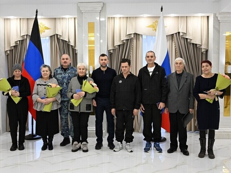 Глава Донецкой Народной Республики Денис Пушилин и министр внутренних дел ДНР генерал-лейтенант полиции Павел Гищенко встретились с эвакуированными жителями освобождённых населённых пунктов