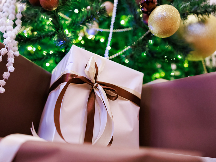 В Госдуме могут пересмотреть лимит на стоимость подарка учителям до 3 тысяч руб.