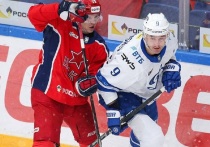 21 декабря 2025 года в матче регулярного чемпионата КХЛ московские ЦСКА и «Динамо» сыграли вничью 0:0 в основное время и овертайм — это самый сухой матч сезона. В буллитной серии победу одержало «Динамо» (1:0), единственный точный бросок выполнил Артём Ильенко. Вратарь гостей Владислав Подъяпольский отразил все три буллита соперника. После встречи «Динамо» занимает вторую строчку Западной конференции, ЦСКА — восьмую.