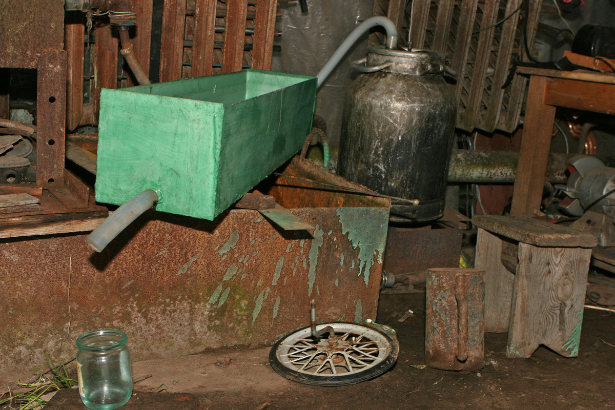 Наливка из погреба может навредить сильнее магазинной: скрытые опасности «натурального» алкоголя