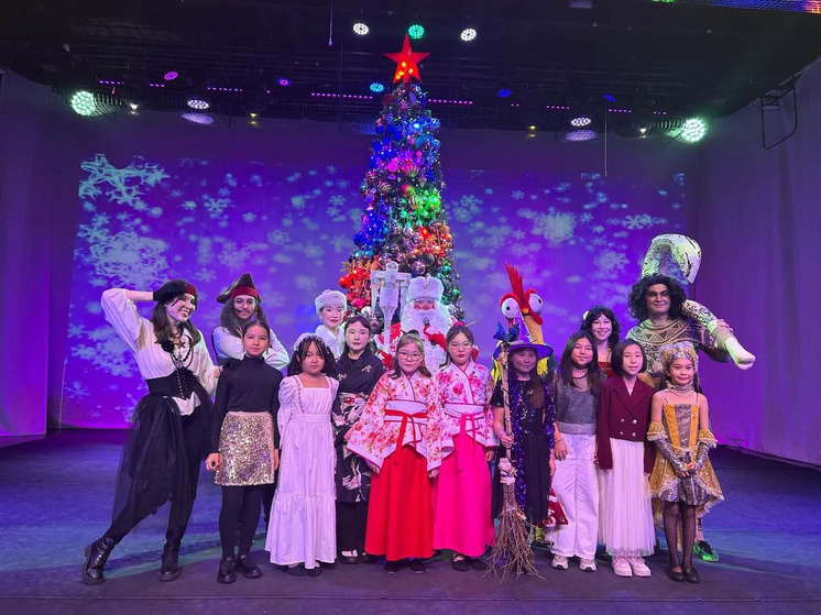 Юные таланты театра кукол «Джангар» приняли участие в новогоднем представлении
