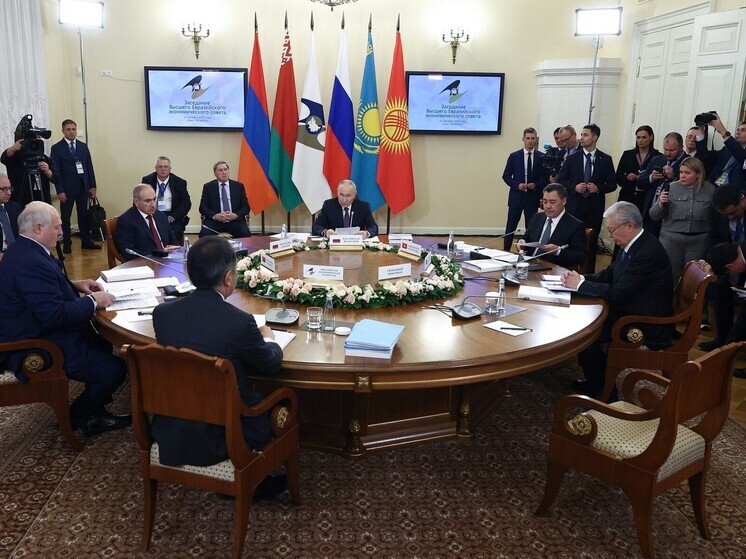 Президент России Владимир Путин заявил о росте международного интереса к ЕАЭС