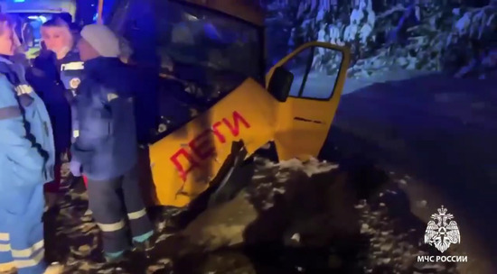 В Удмуртии школьный автобус столкнулся с легковой машиной