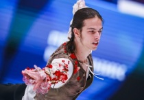 21 декабря 2025 года в Санкт-Петербурге завершился чемпионат России по фигурному катанию среди мужчин. Победу с 304,95 баллами одержал Петр Гуменник — впервые в карьере. Серебро у Евгения Семененко (296,80), бронза — у Марка Кондратюка (281,08). Гуменник завершил формирование полного комплекта медалей национальных первенств и готовится к Олимпиаде-2026 в Италии.