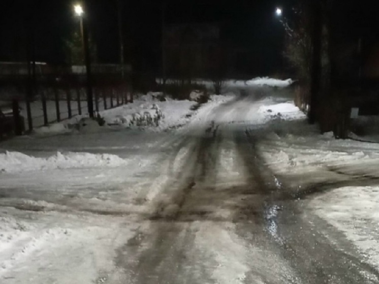 Жители поселка Карелии обращаются к администрации с жалобой на обледеневшие дороги
