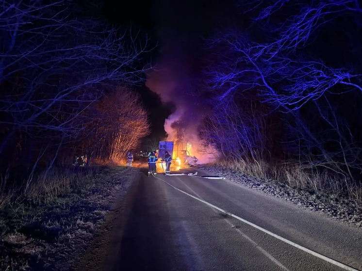 В Шпаковском округе Ставрополья столкнулись и загорелись «Хендай» и грузовик