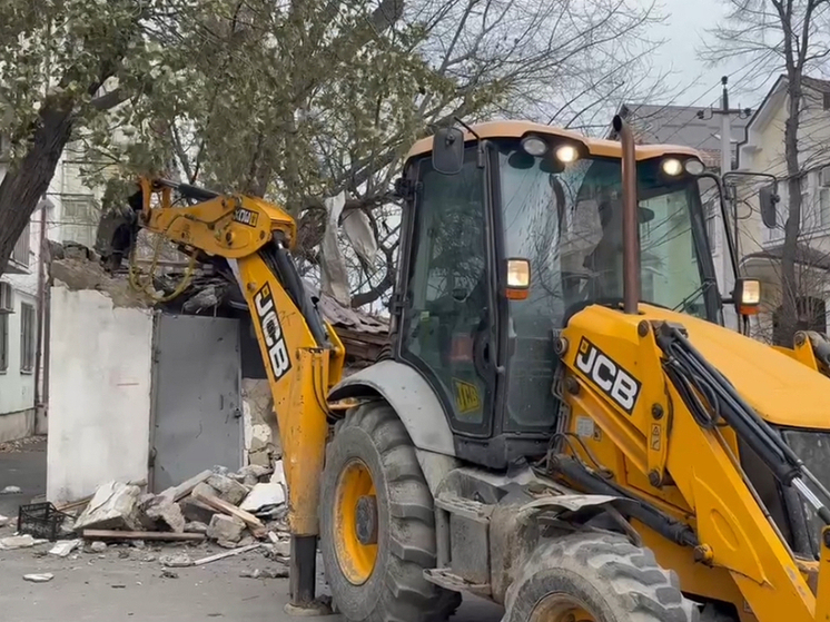 В Махачкале на Гайдара, 27 снесли незаконный капитальный объект