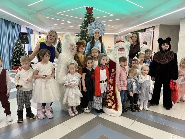 Новогодний праздник организовали в Губкинском для детей участников СВО