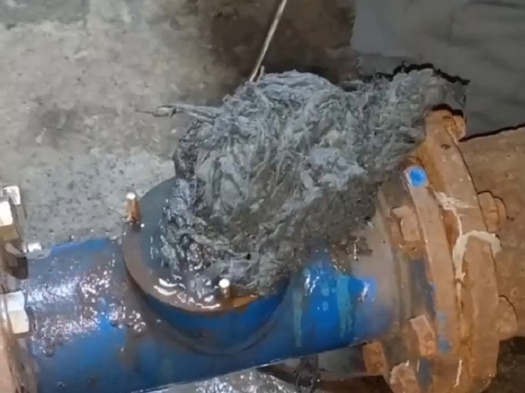 В Улан-Удэ подвал дома затопило из-за смытой в канализацию пластиковой бутылки