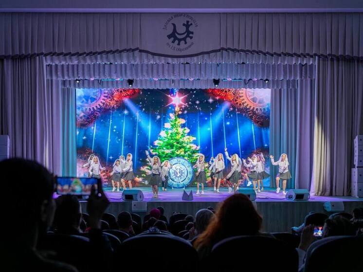 1300 юных салехардцев посетили елки главы города