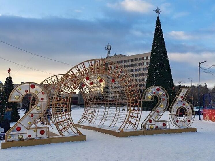 Новогодний городок в Оренбурге на площади Ленина готов к празднику