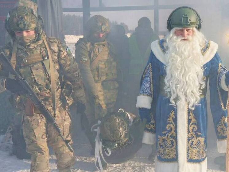 В Тюменской области Дед Мороз примерил воинскую каску