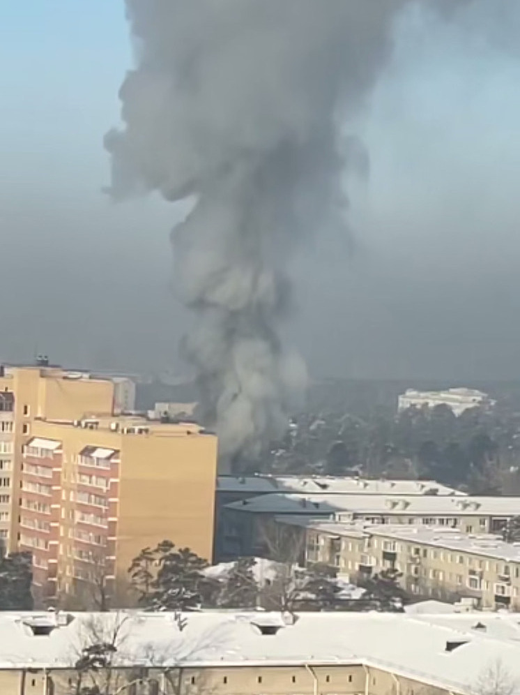Читинцы заметили большой столб дыма во дворе дома на ул. Журавлёва
