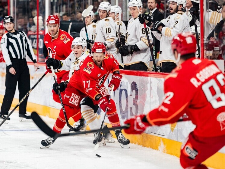 «Автомобилист» обыграл «Адмирал», два раза уступая в счете