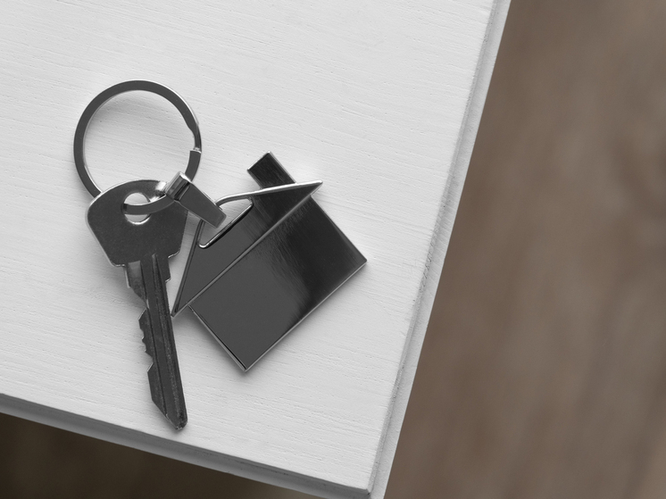 В Самаре приставы проконтролировали переезд горожан из аварийного дома