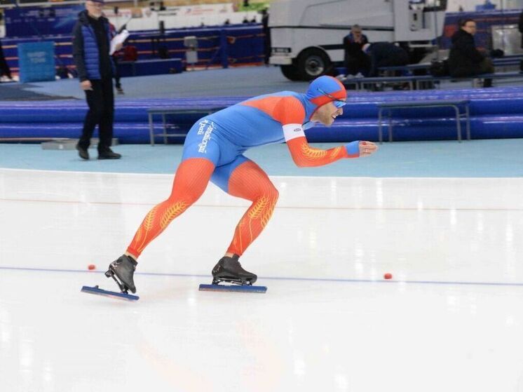 Серебро чемпионата России забрал конькобежец из Алтайского края Виктор Муштаков