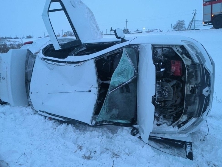 Трое пострадали в ДТП с опрокидыванием автомобиля на трассе под Омском