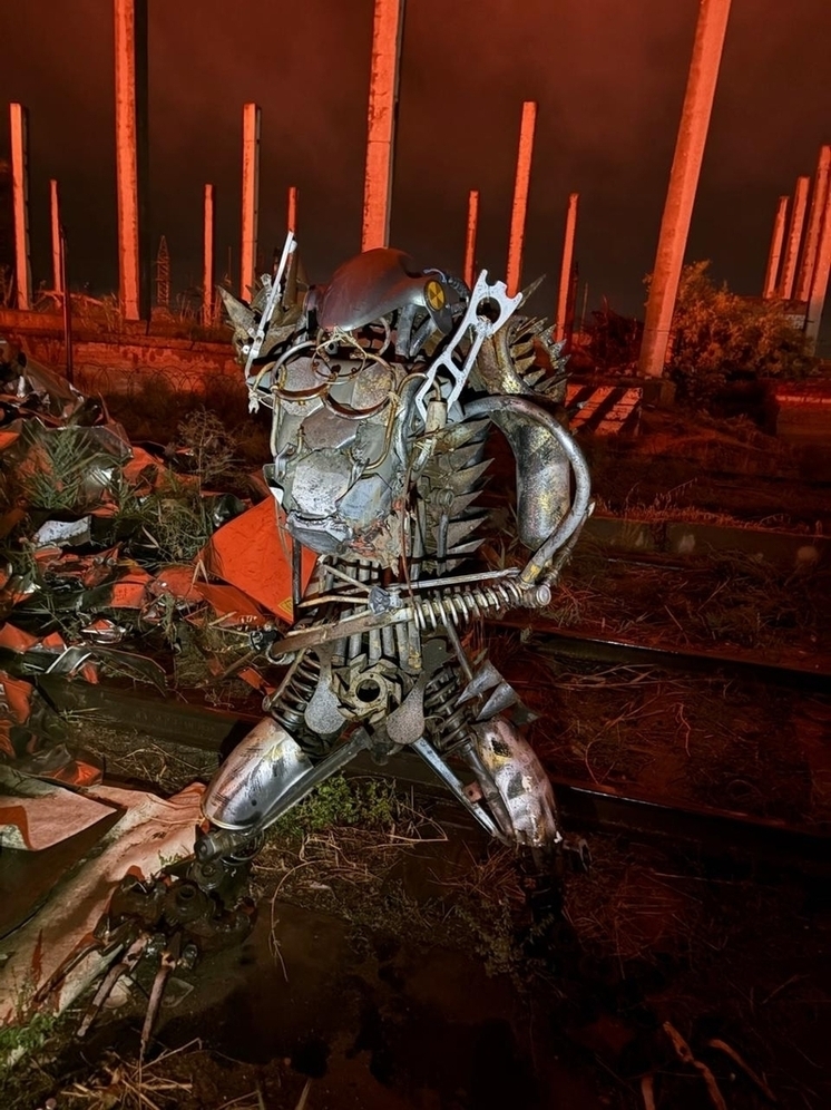 Из горящего ангара в Астрахани спасли металлических «терминаторов»