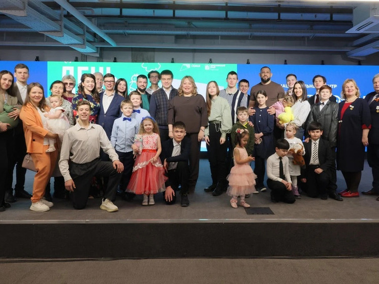 Губернатор Красноярского края учредил День многодетной семьи и встретился с семьями-лидерами