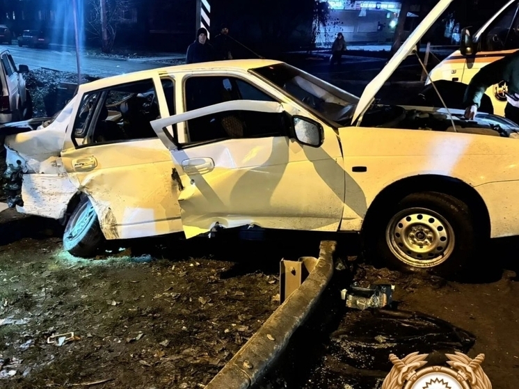 Под Новошахтинском женщина пострадала в аварии с тремя машинами