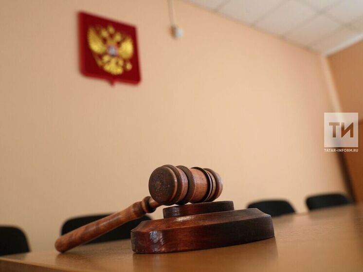 В Набережных Челнах суд обязал владельца демонтировать плавучий дом